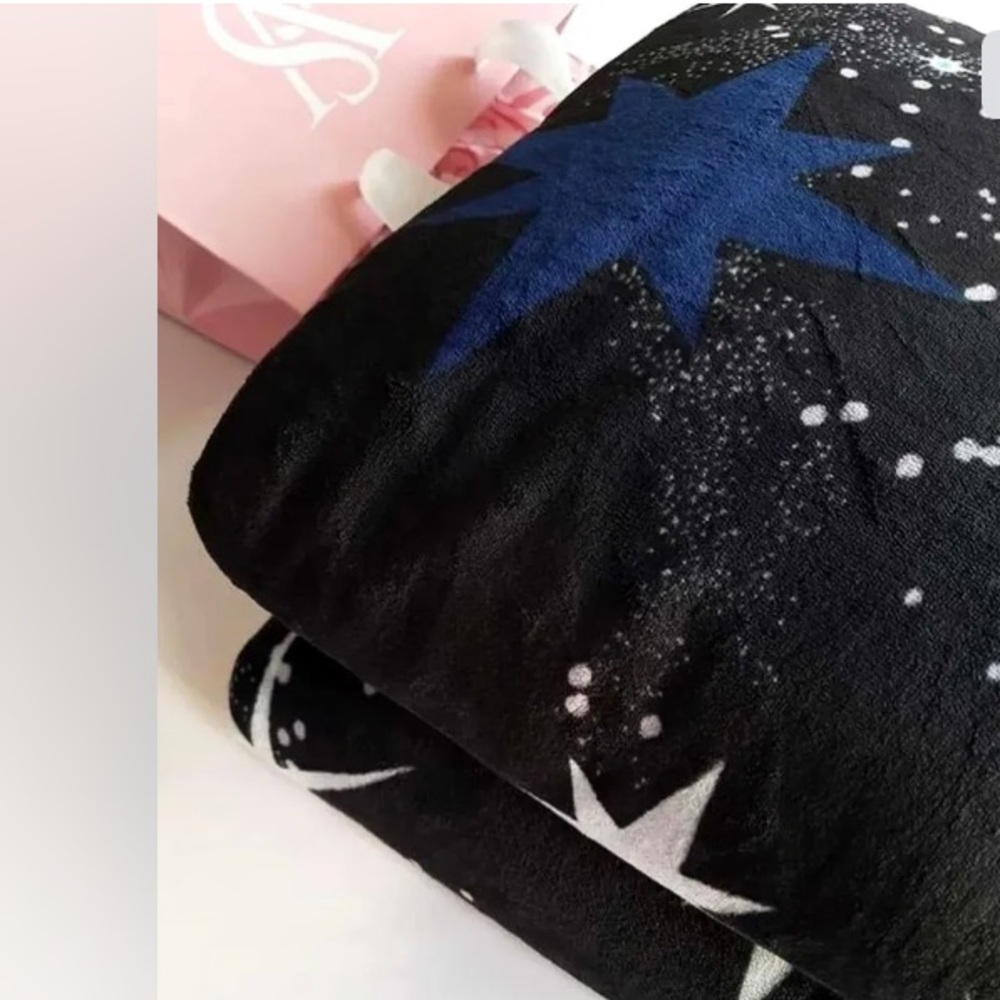 Rare & NWT Victoria’s Secret Galaxy Celestial Sherpa Throw Blanket - Picture 4 of 12
